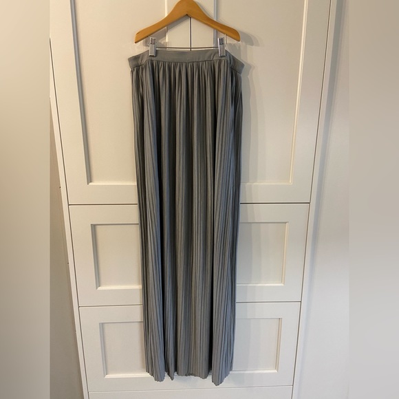 THEORY Drapey Tee Pleated Maxi Skirt New Grey Melange - Picture 2 of 8